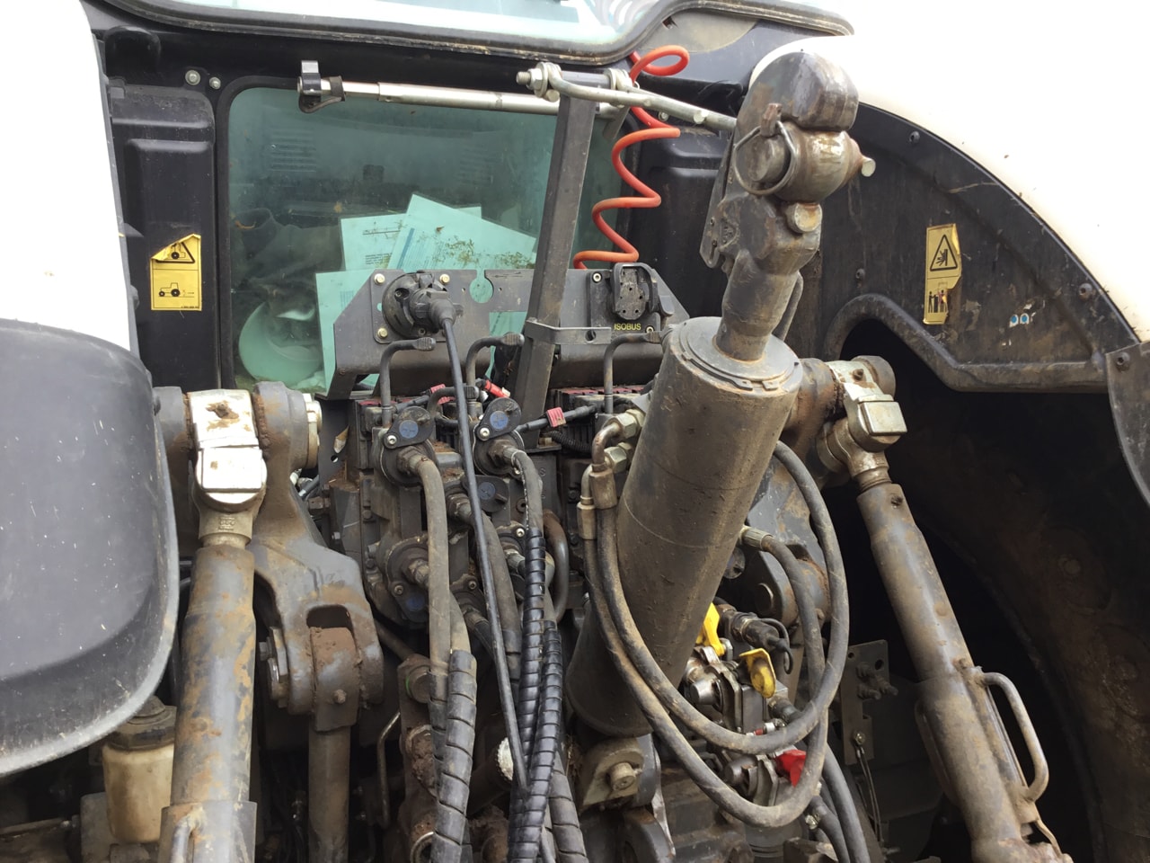 Tracteur VALTRA S324 - photo slide 19