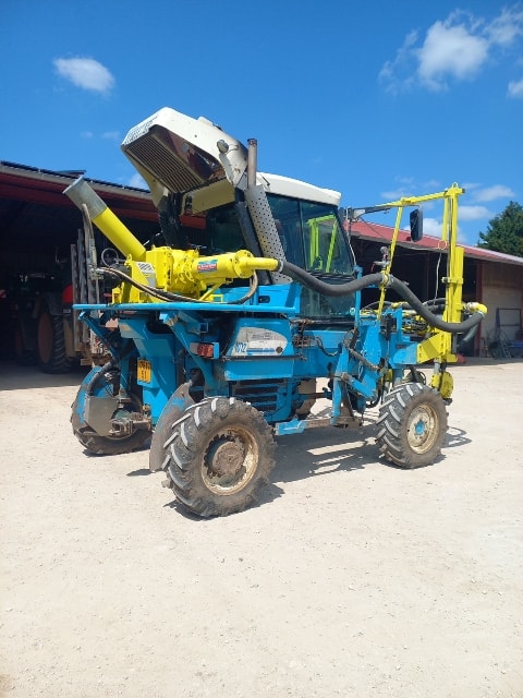 Tracteur enjambeur BOBARD 1072 - photo slide 8