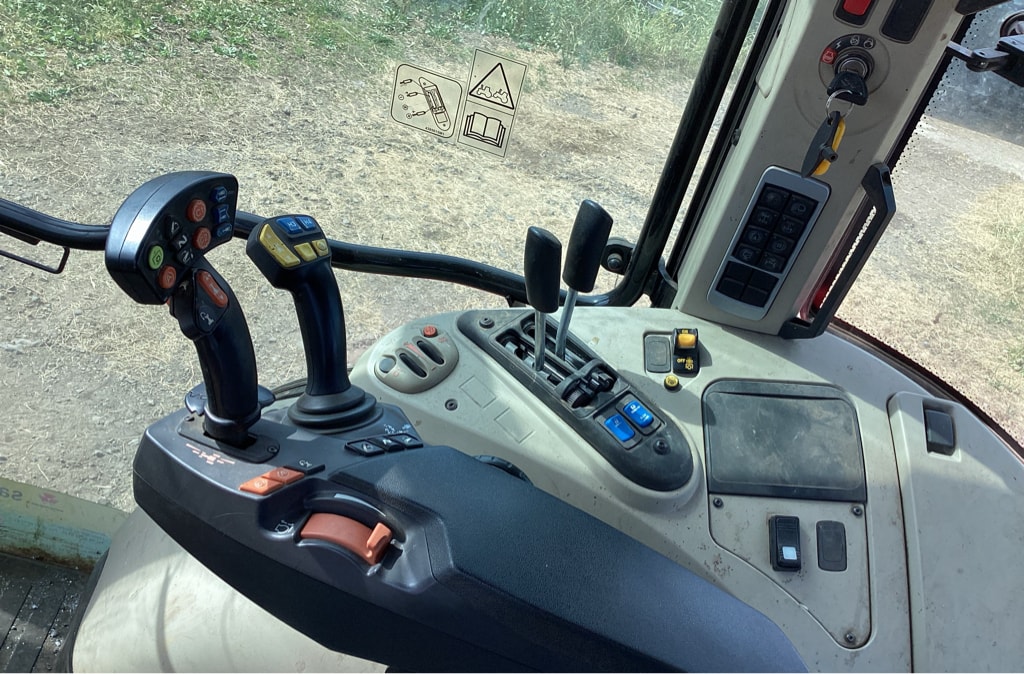 Tracteur MASSEY FERGUSON 5712 S - photo slide 12