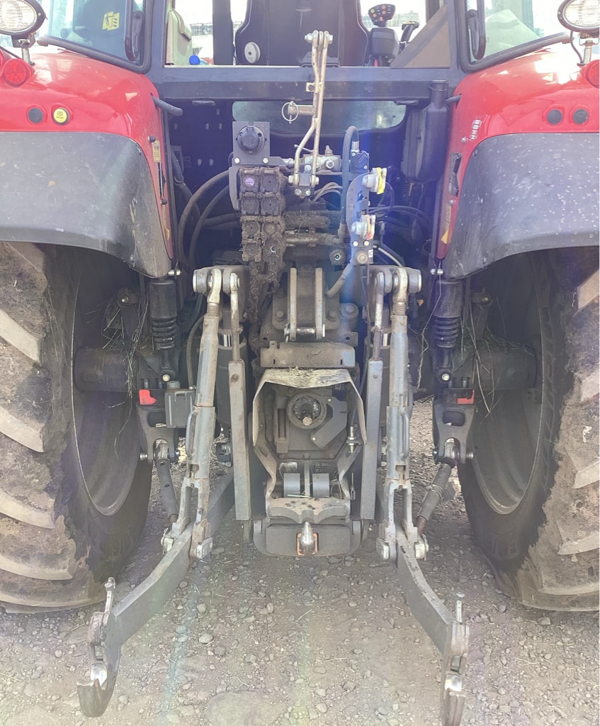 Tracteur MASSEY FERGUSON 5712 S - photo slide 9