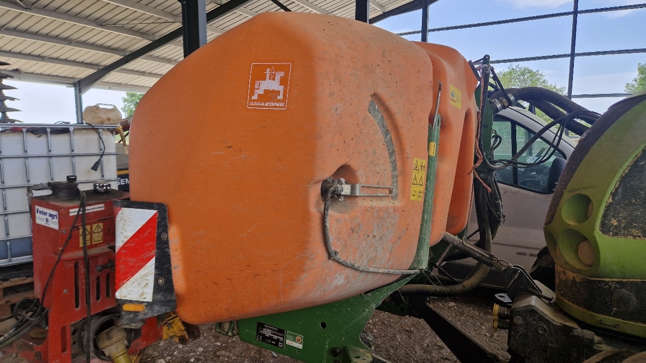Pulverisateur AMAZONE UF 2002 + 1502 - photo slide 7