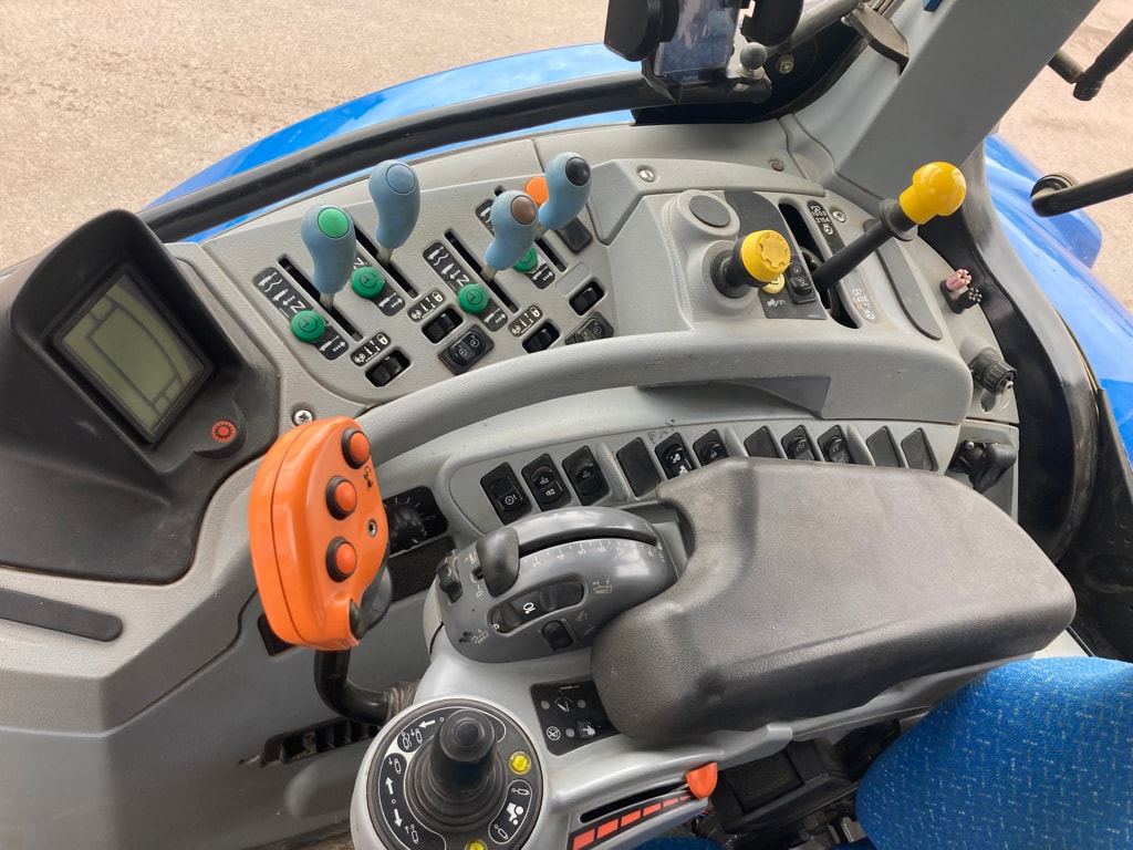 Tracteur NEW HOLLAND T7040 6.7L - photo slide 12
