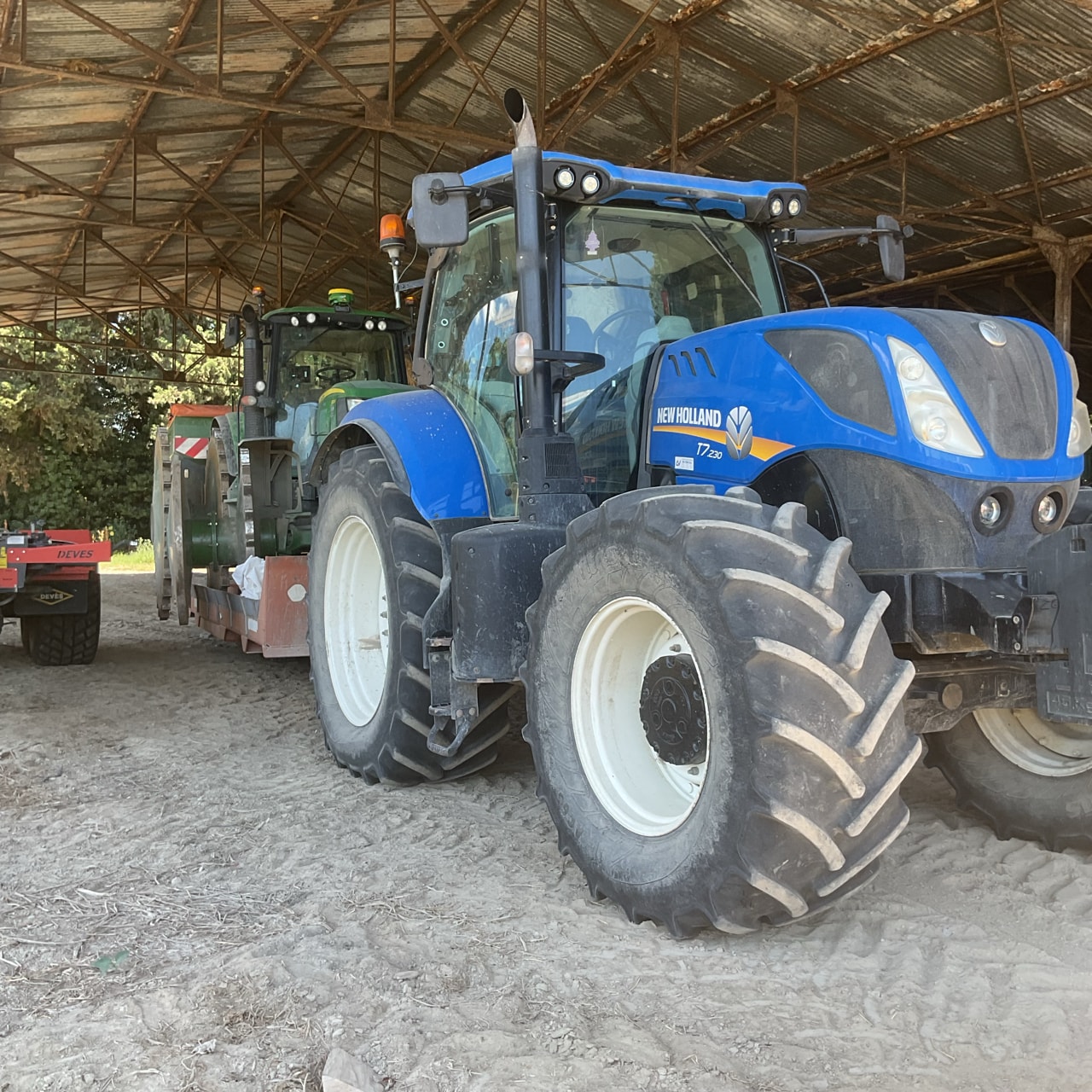 Tracteur NEW HOLLAND T7.230 - photo slide 2