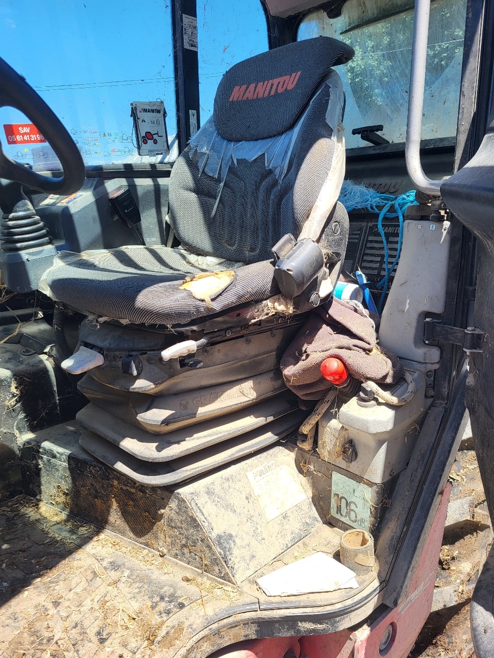 Chariot télescopique MANITOU MLT 635 140 V+ PREMIUM - photo slide 7