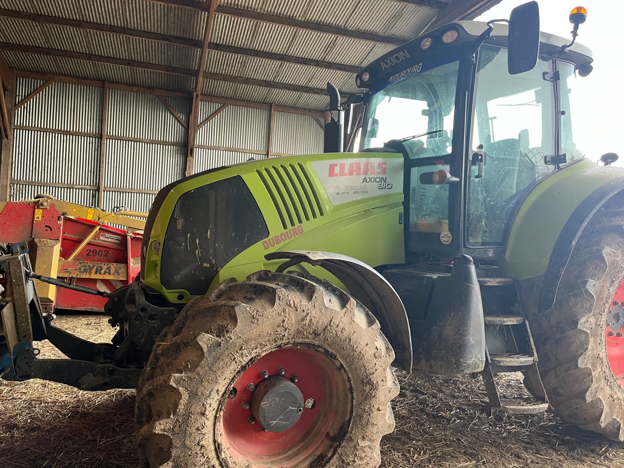Tracteur CLAAS AXION 810 - photo slide 1