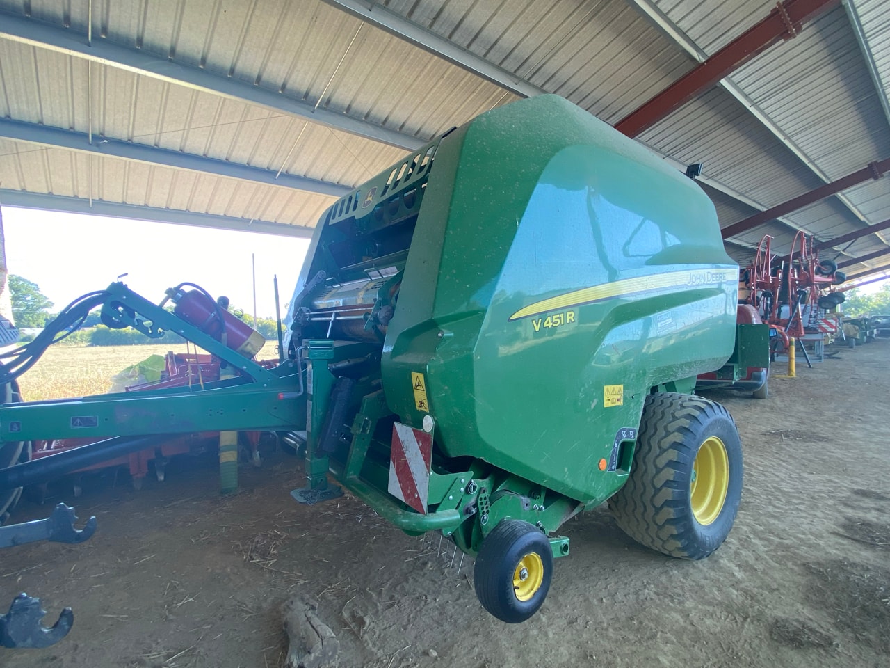 Presse balles rondes JOHN DEERE V451R - photo slide 19