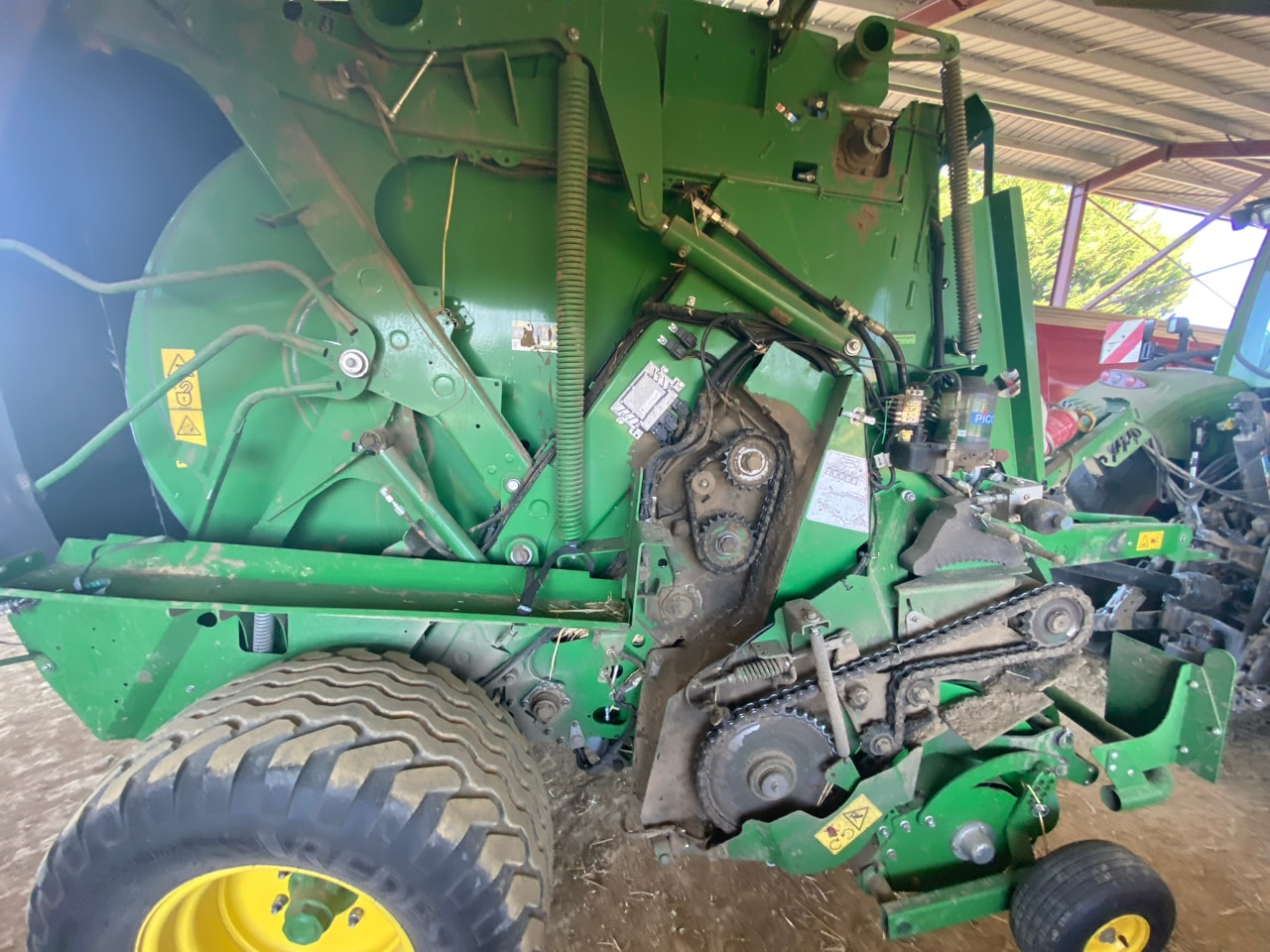 Presse balles rondes JOHN DEERE V451R - photo slide 10