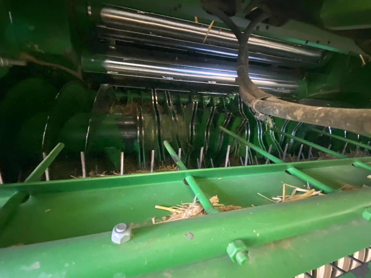 Presse balles rondes JOHN DEERE V451R - photo slide 11