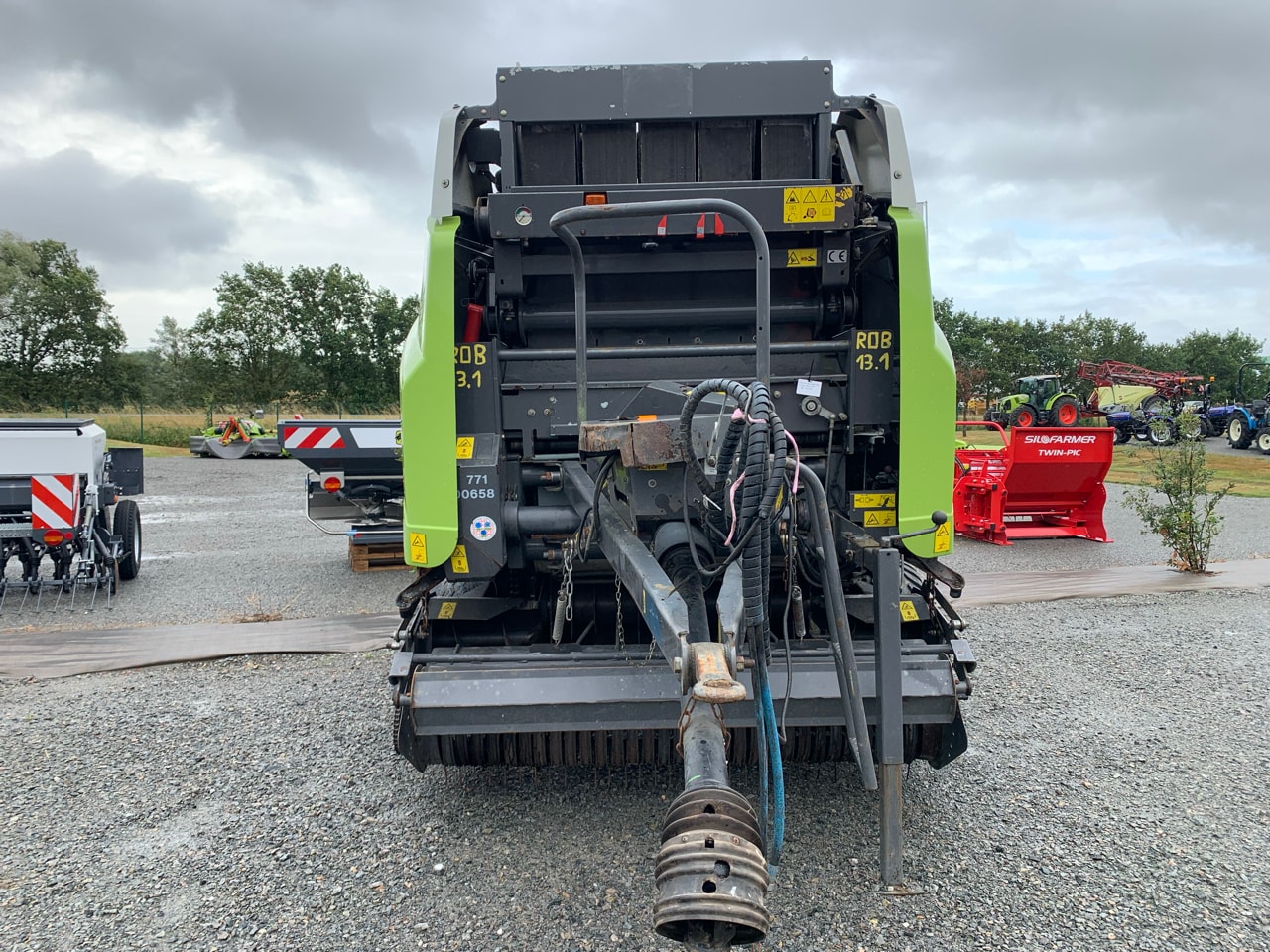 Presse balles rondes CLAAS VARIANT 370 RF - photo slide 3