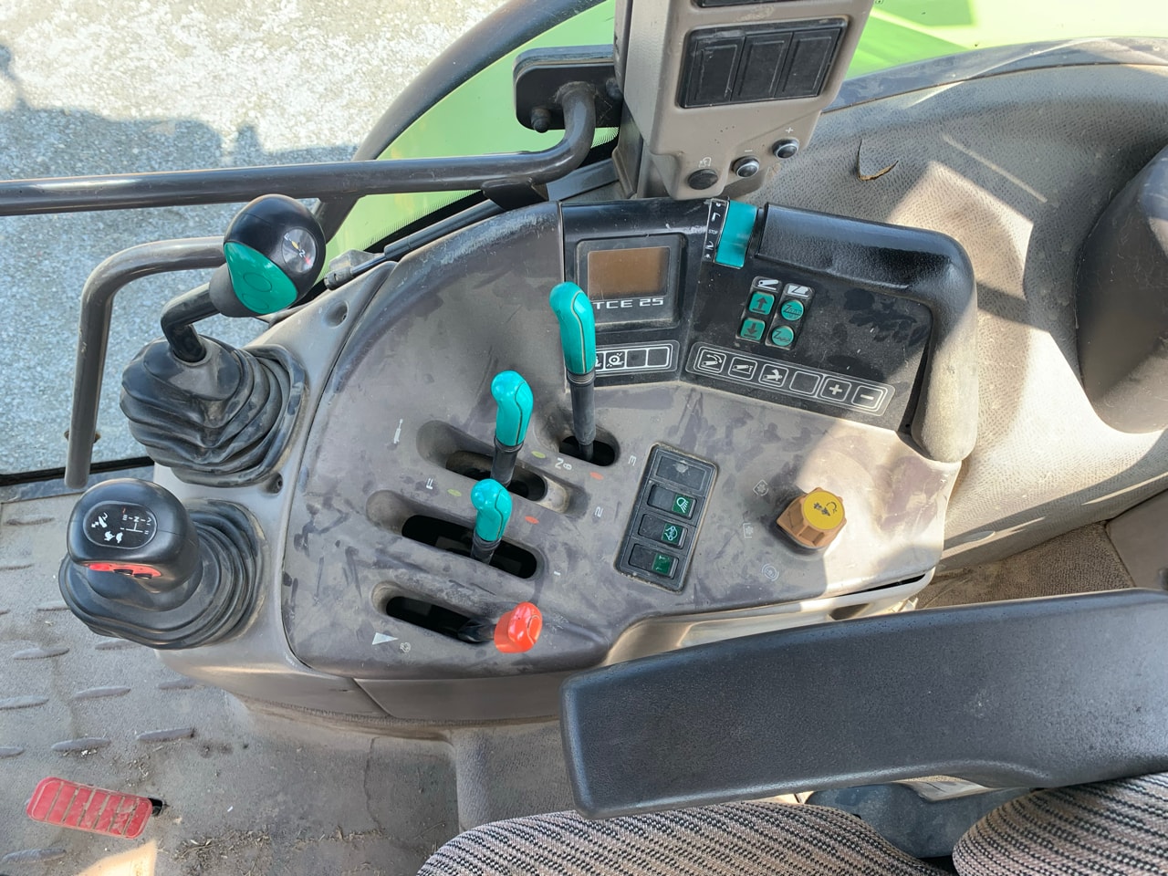 Tracteur CLAAS ARES 816 - photo slide 9