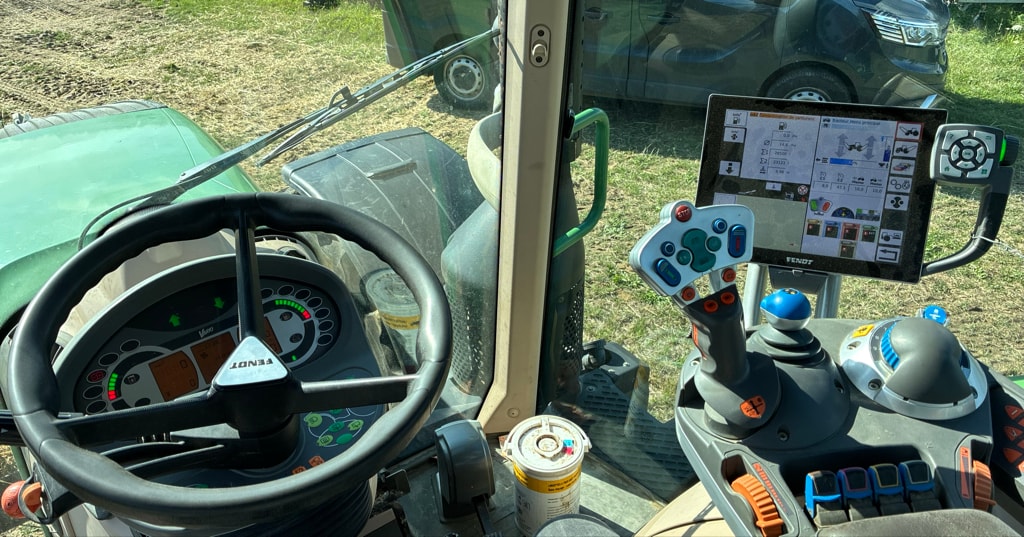 Tracteur FENDT 724 VARIO PROFI + - photo slide 7