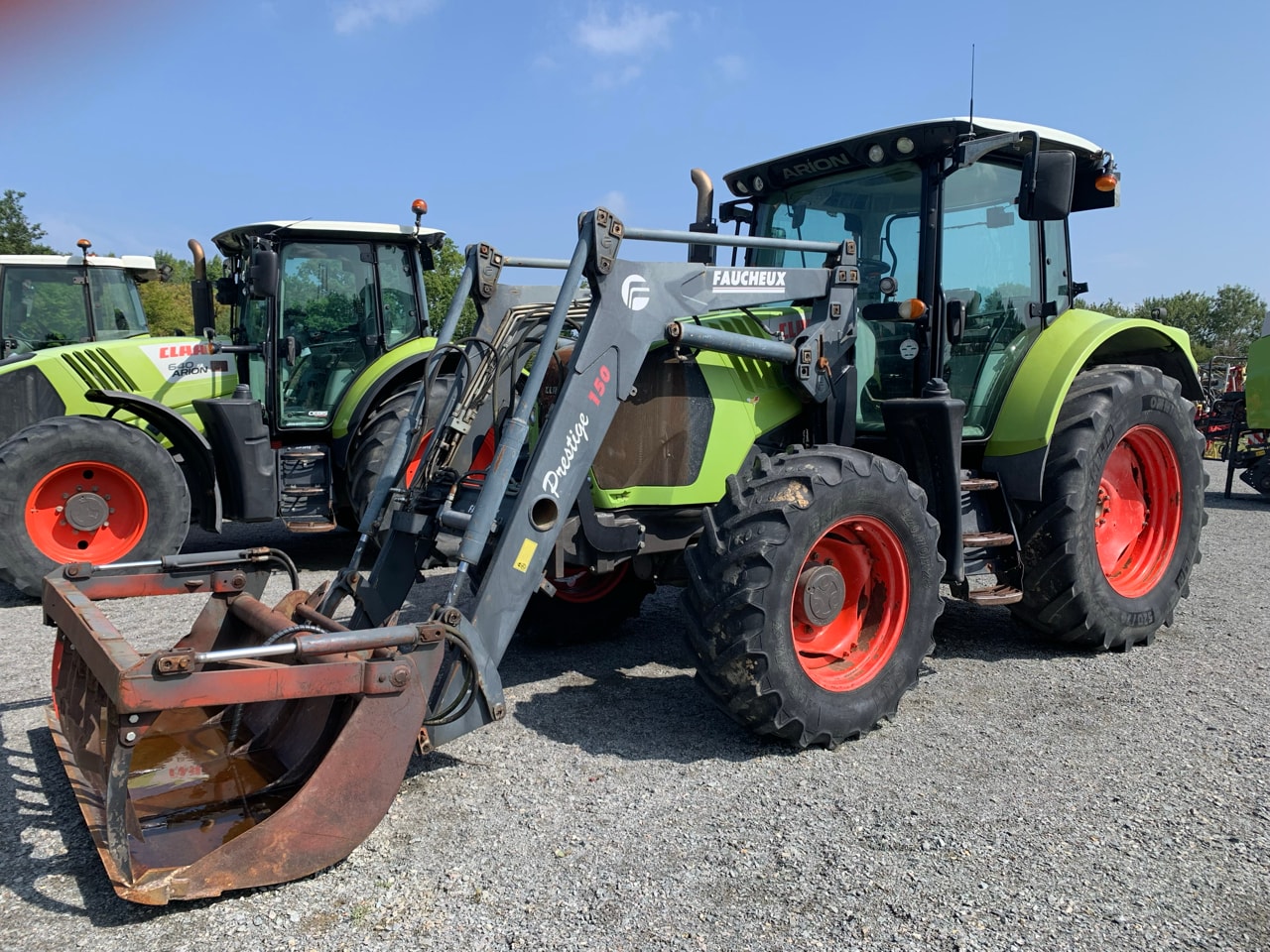 Tracteur chargeur CLAAS ARION 520 CIS - photo slide 1