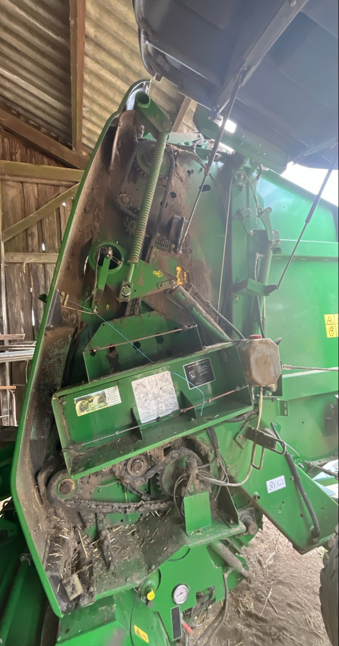 Presse balles rondes JOHN DEERE 864 - photo slide 6