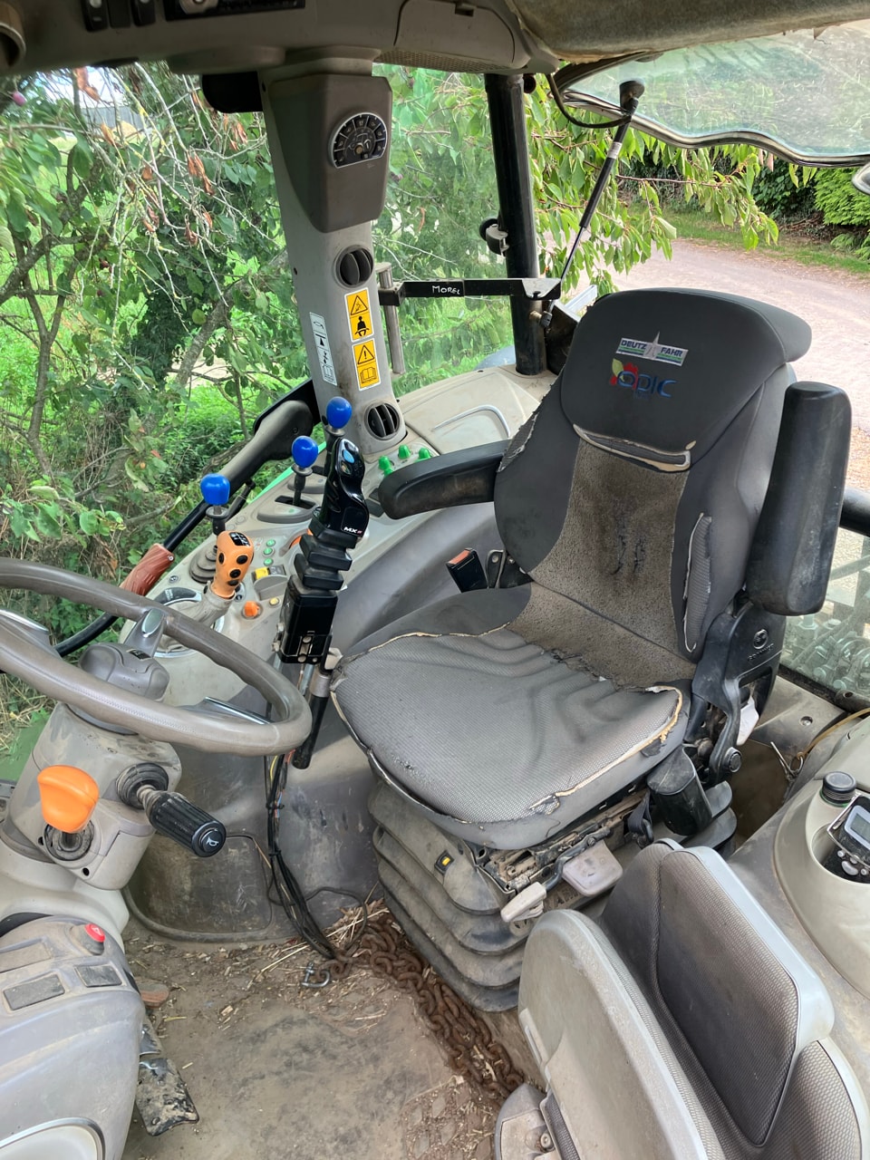 Tracteur chargeur DEUTZ FAHR 6120 - photo slide 11
