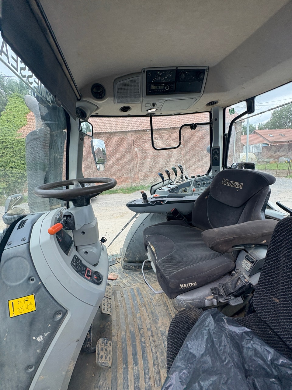 Tracteur VALTRA T234 - photo slide 20