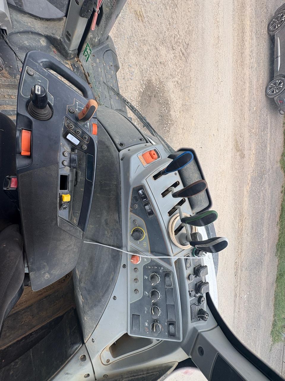 Tracteur VALTRA T234 - photo slide 21