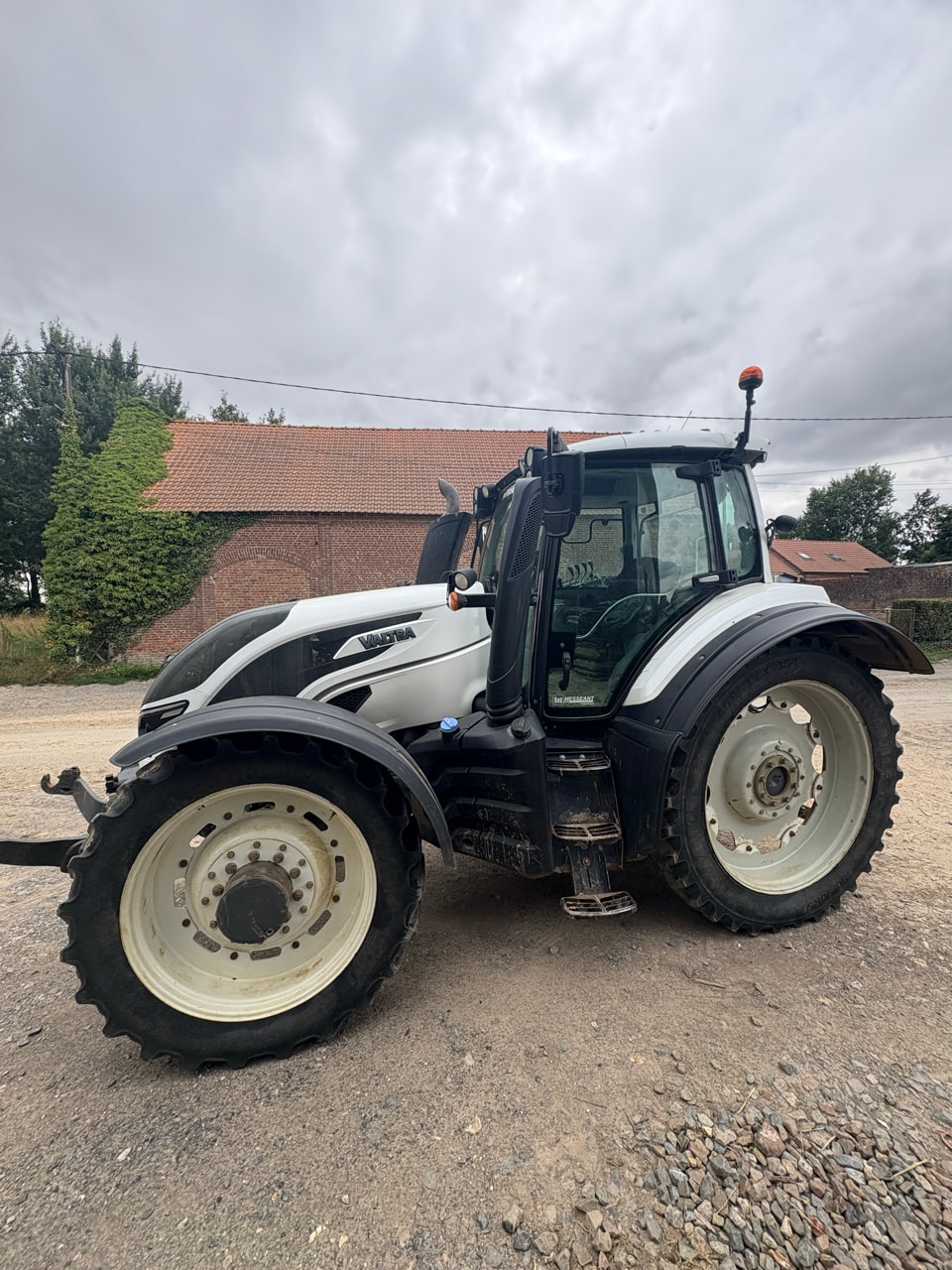 Tracteur VALTRA T234 - photo slide 9