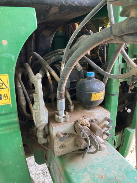 Pulverisateur JOHN DEERE R952i - photo slide 9