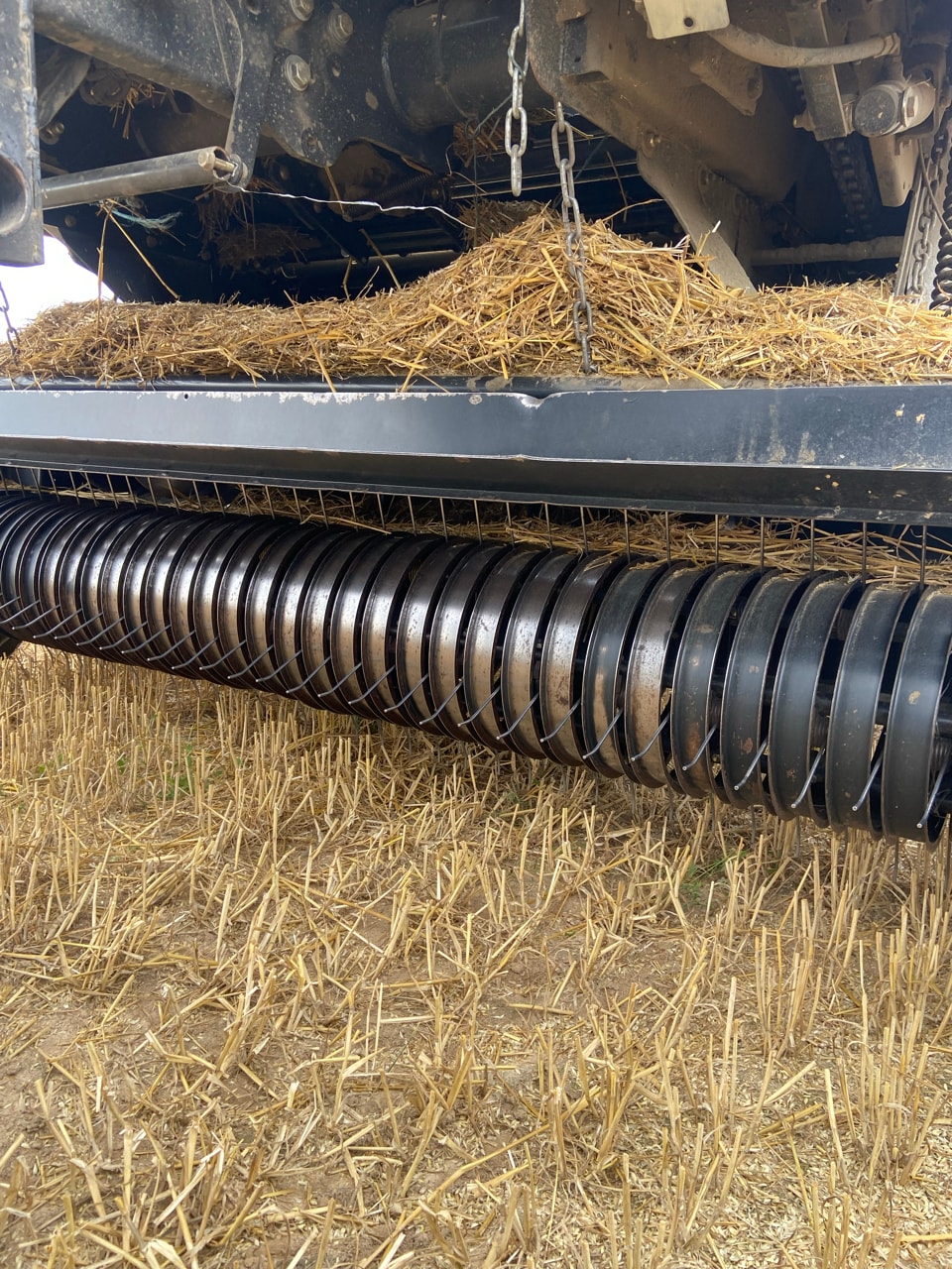 Presse balles rondes NEW HOLLAND BR 7070 - photo slide 5