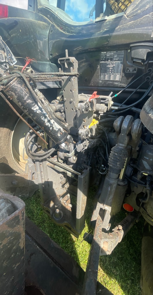 Tracteur chargeur VALTRA T154 - photo slide 7