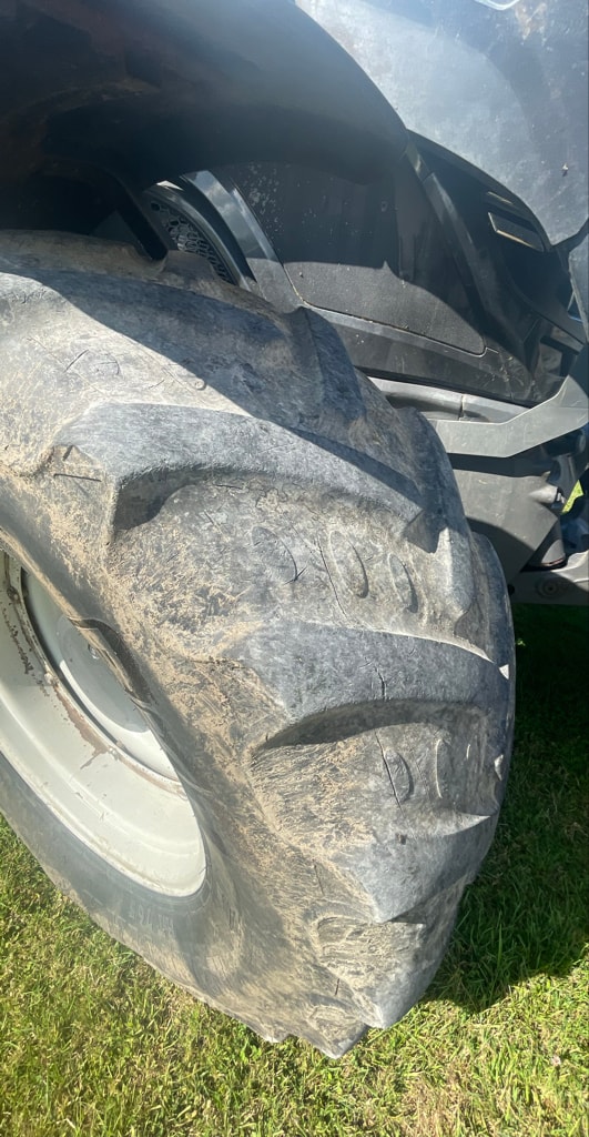 Tracteur chargeur VALTRA T154 - photo slide 11