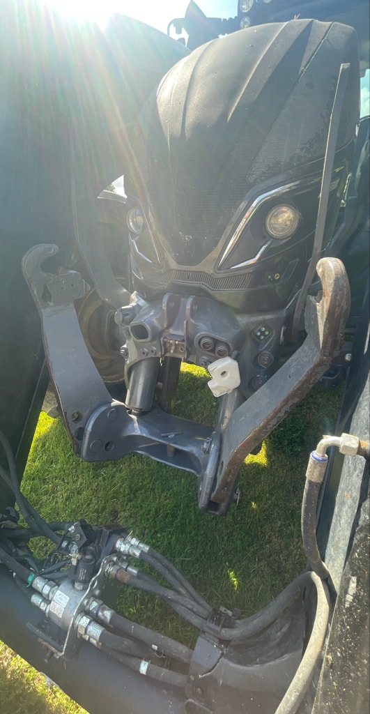 Tracteur chargeur VALTRA T154 - photo slide 16