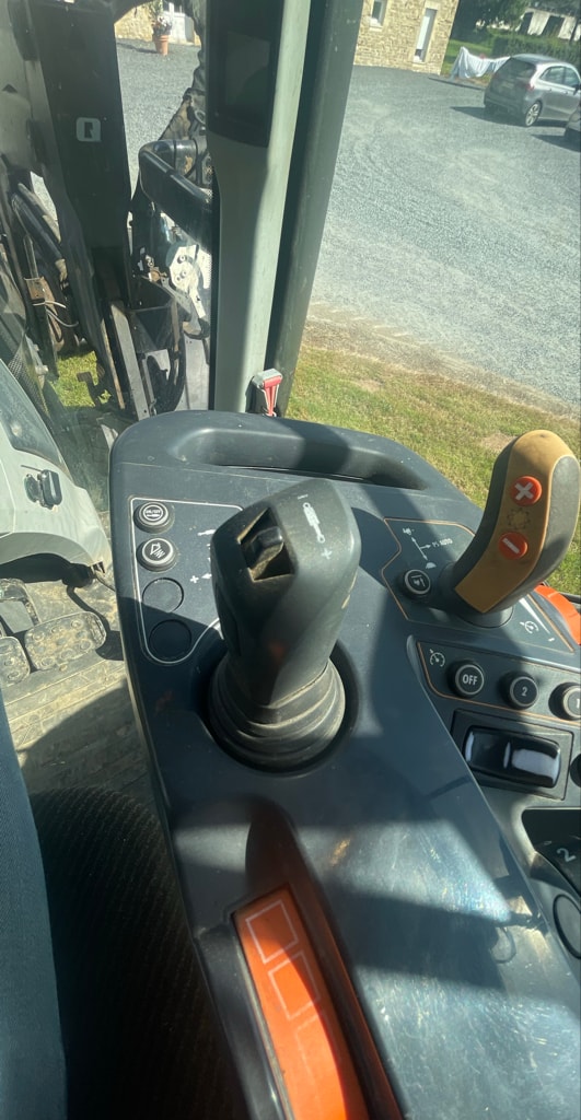 Tracteur chargeur VALTRA T154 - photo slide 17