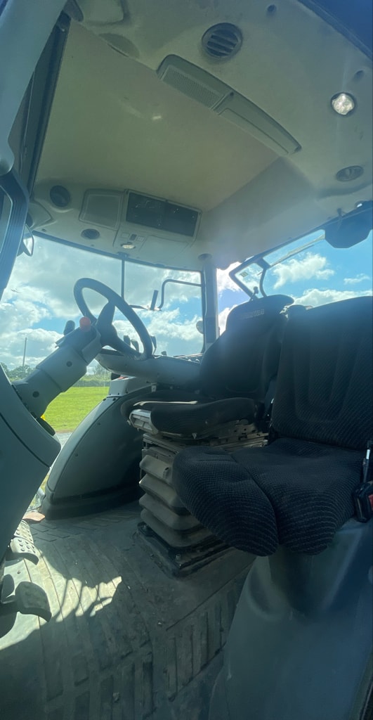 Tracteur chargeur VALTRA T154 - photo slide 5