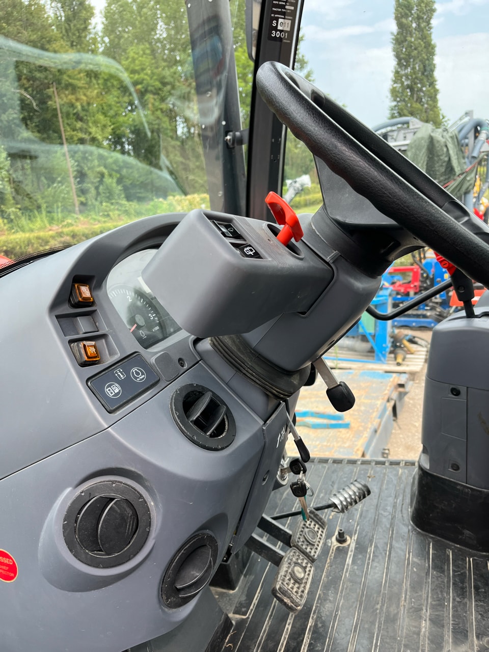 Tracteur KUBOTA MGX135 - photo slide 11