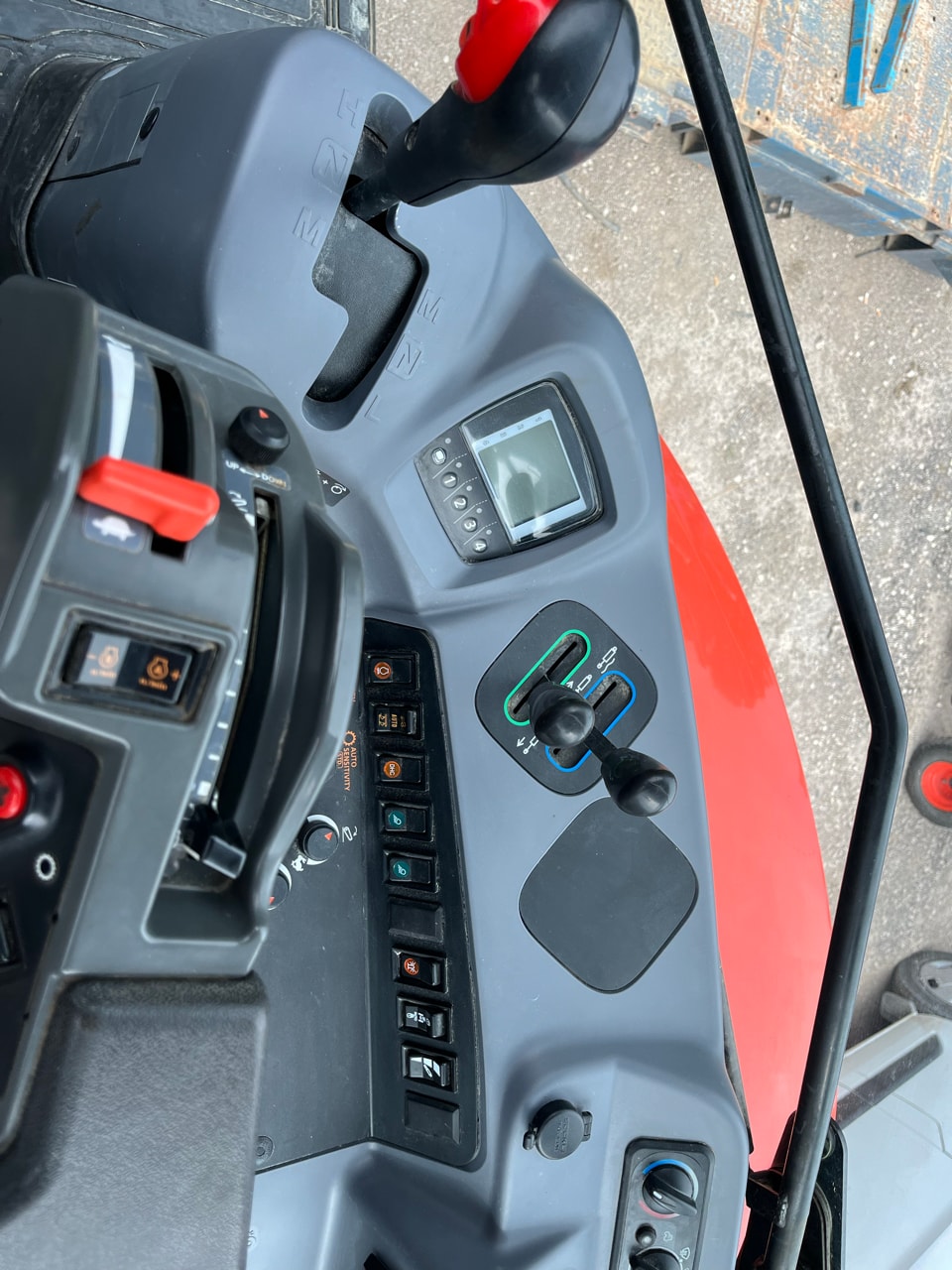 Tracteur KUBOTA MGX135 - photo slide 9