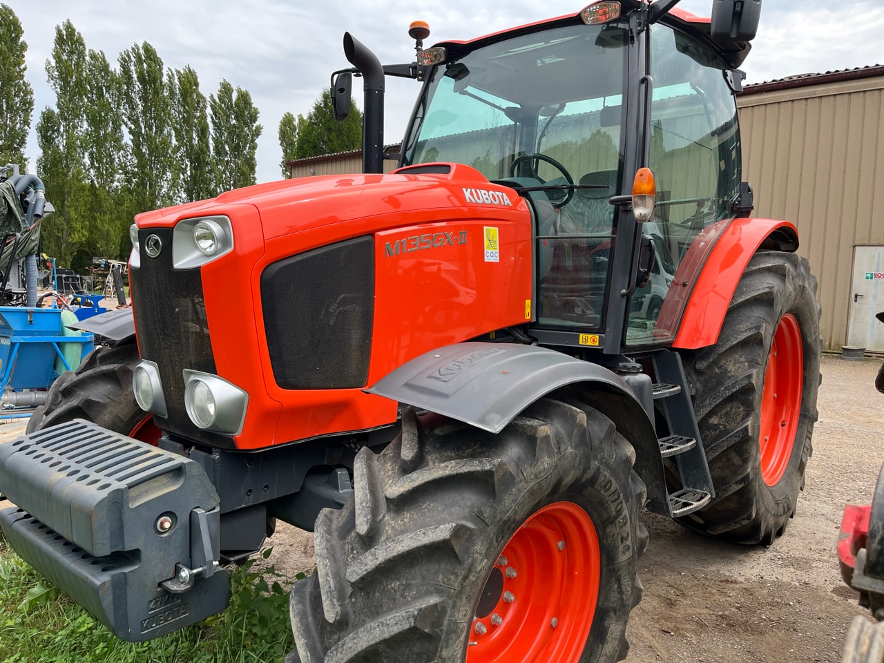 Tracteur KUBOTA MGX135 - photo slide 1