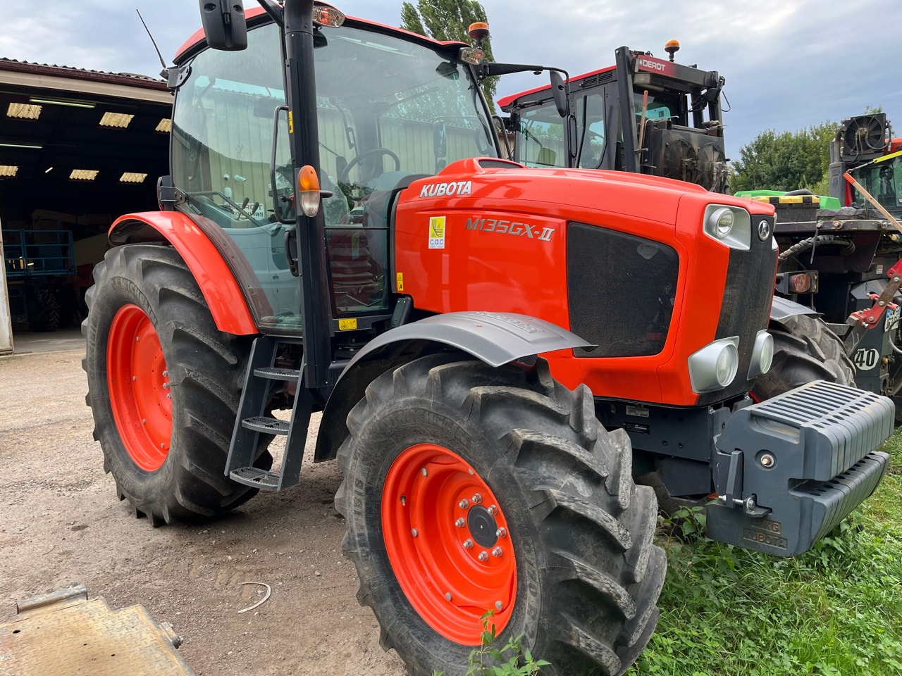 Tracteur KUBOTA MGX135 - photo slide 2