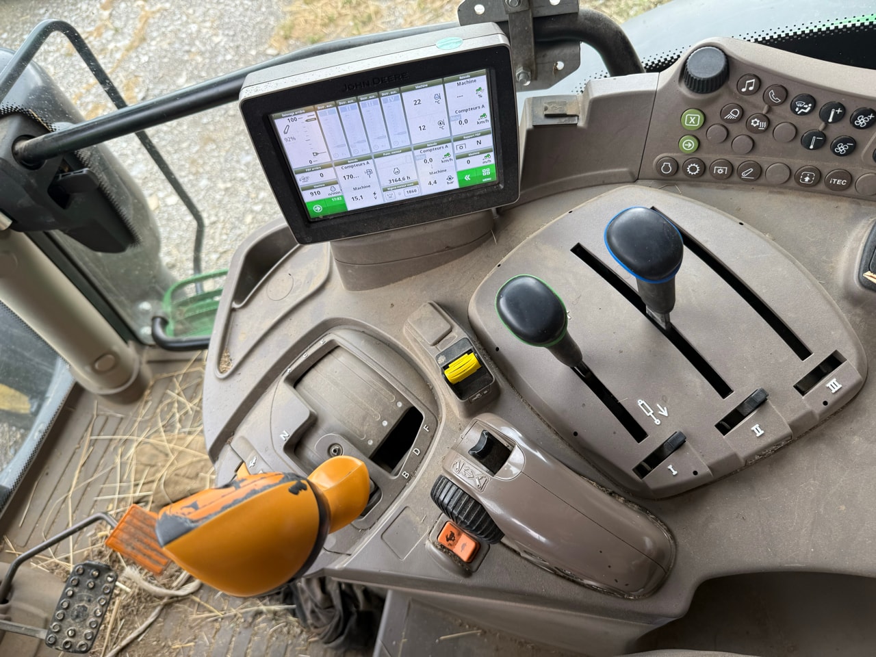 Tracteur JOHN DEERE 6110R - photo slide 14