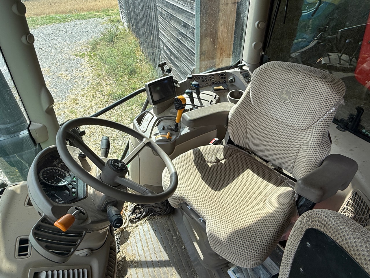 Tracteur JOHN DEERE 6110R - photo slide 12