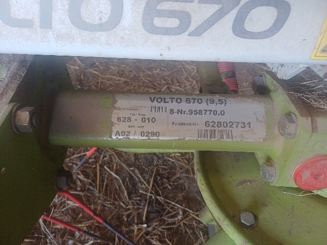 Faneuse CLAAS Volto 670  - photo slide 3