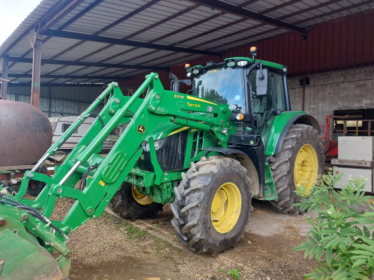 Tracteur chargeur JOHN DEERE 6120M - photo slide 5