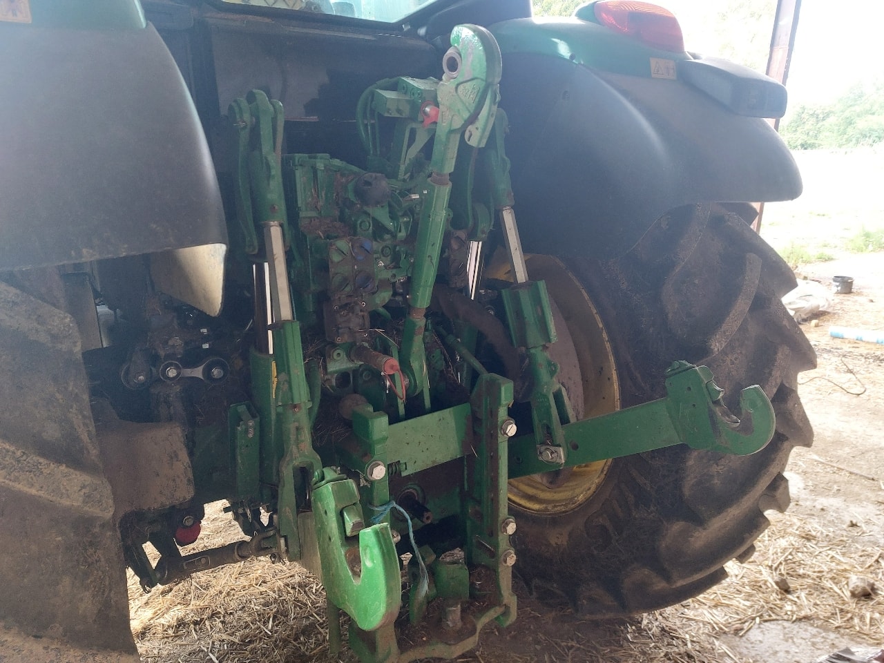 Tracteur chargeur JOHN DEERE 6120M - photo slide 12