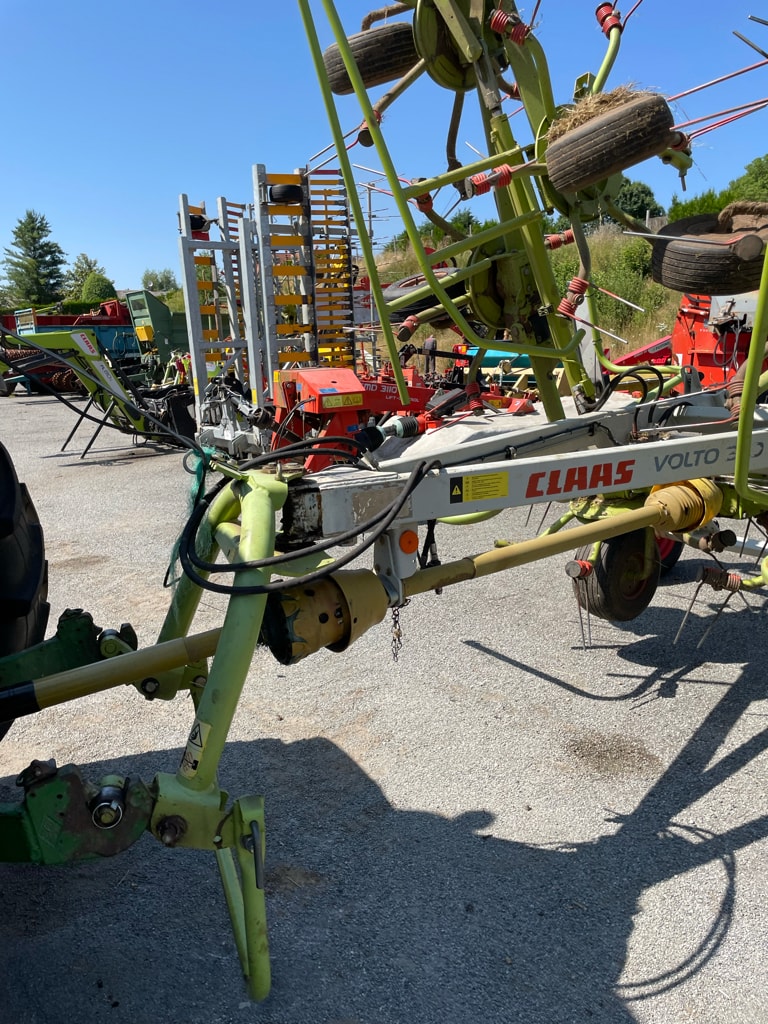 Faneuse CLAAS Volto 870T - photo slide 2