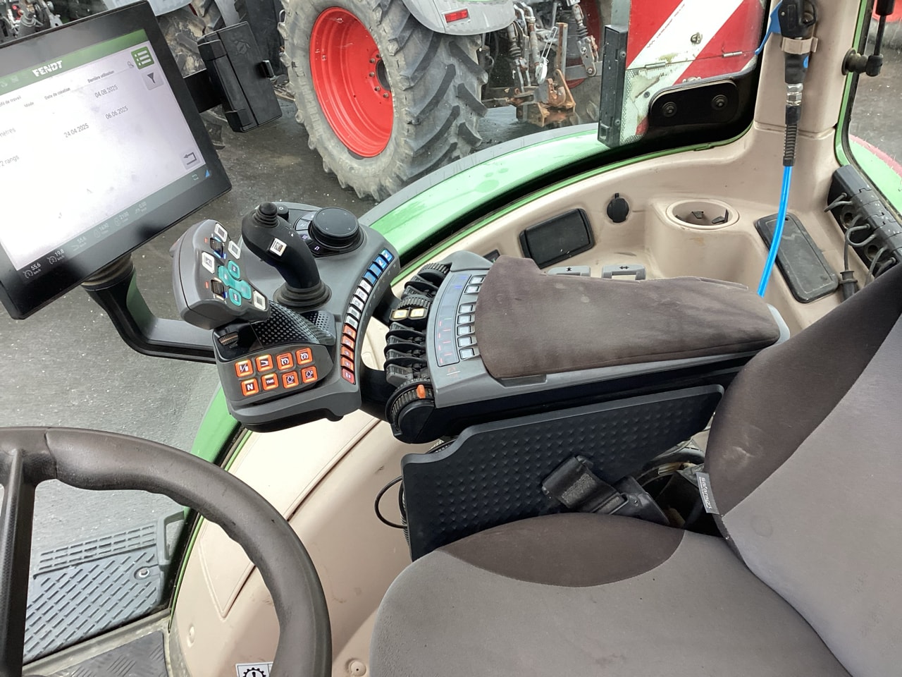 Tracteur FENDT 722 VARIO PROFI + - photo slide 9