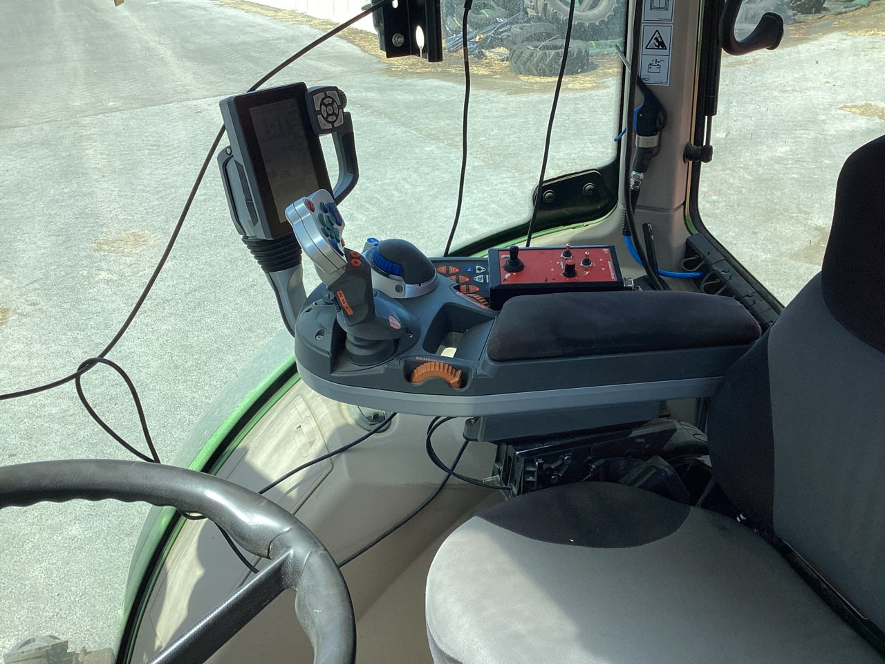 Tracteur chargeur FENDT 514 VARIO POWER - photo slide 12