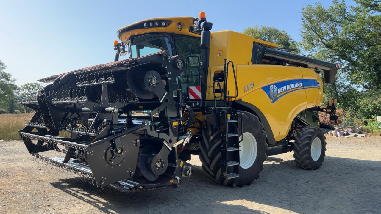 Moissonneuse NEW HOLLAND CX 7.80 - photo slide 1