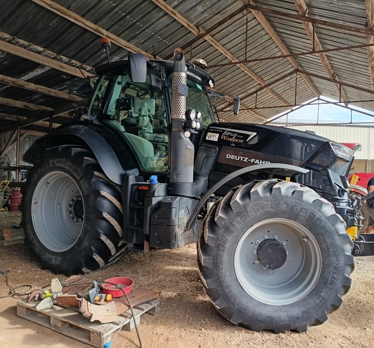 Tracteur DEUTZ FAHR 7250 AGROTRON TTV T4F - photo slide 1