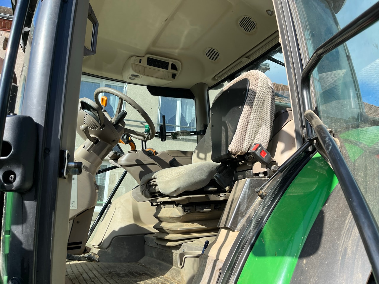 Tracteur JOHN DEERE 6135R - photo slide 5