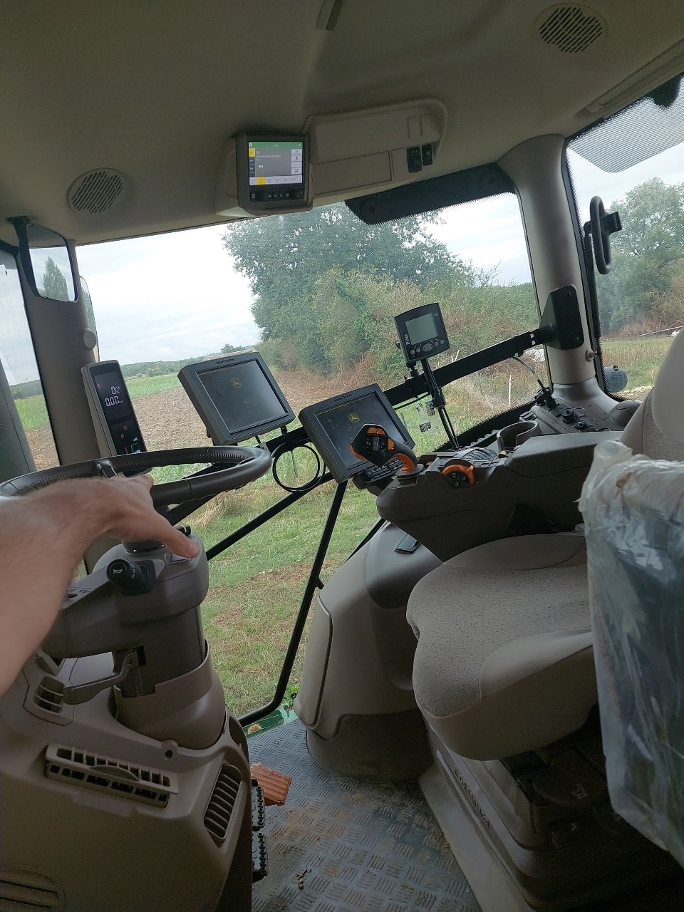 Tracteur JOHN DEERE 6R155 - photo slide 4