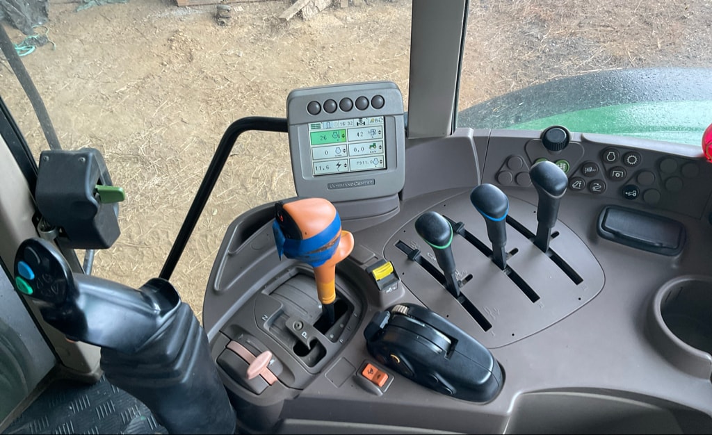 Tracteur chargeur JOHN DEERE 6330 PREMIUM - photo slide 15