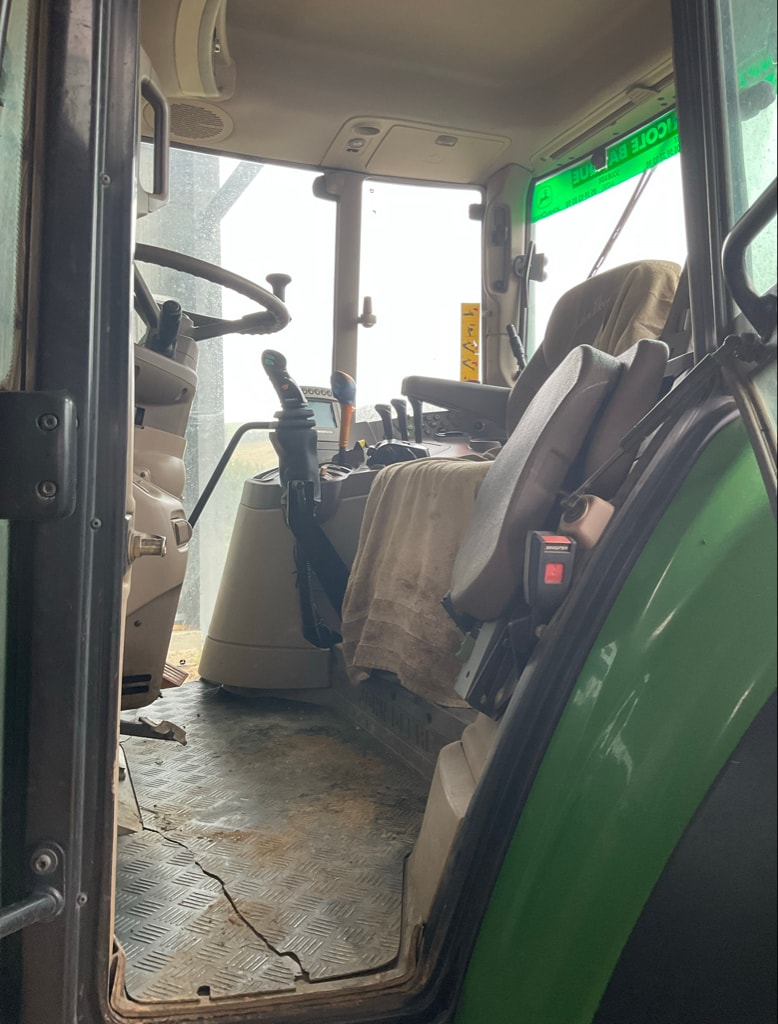 Tracteur chargeur JOHN DEERE 6330 PREMIUM - photo slide 16