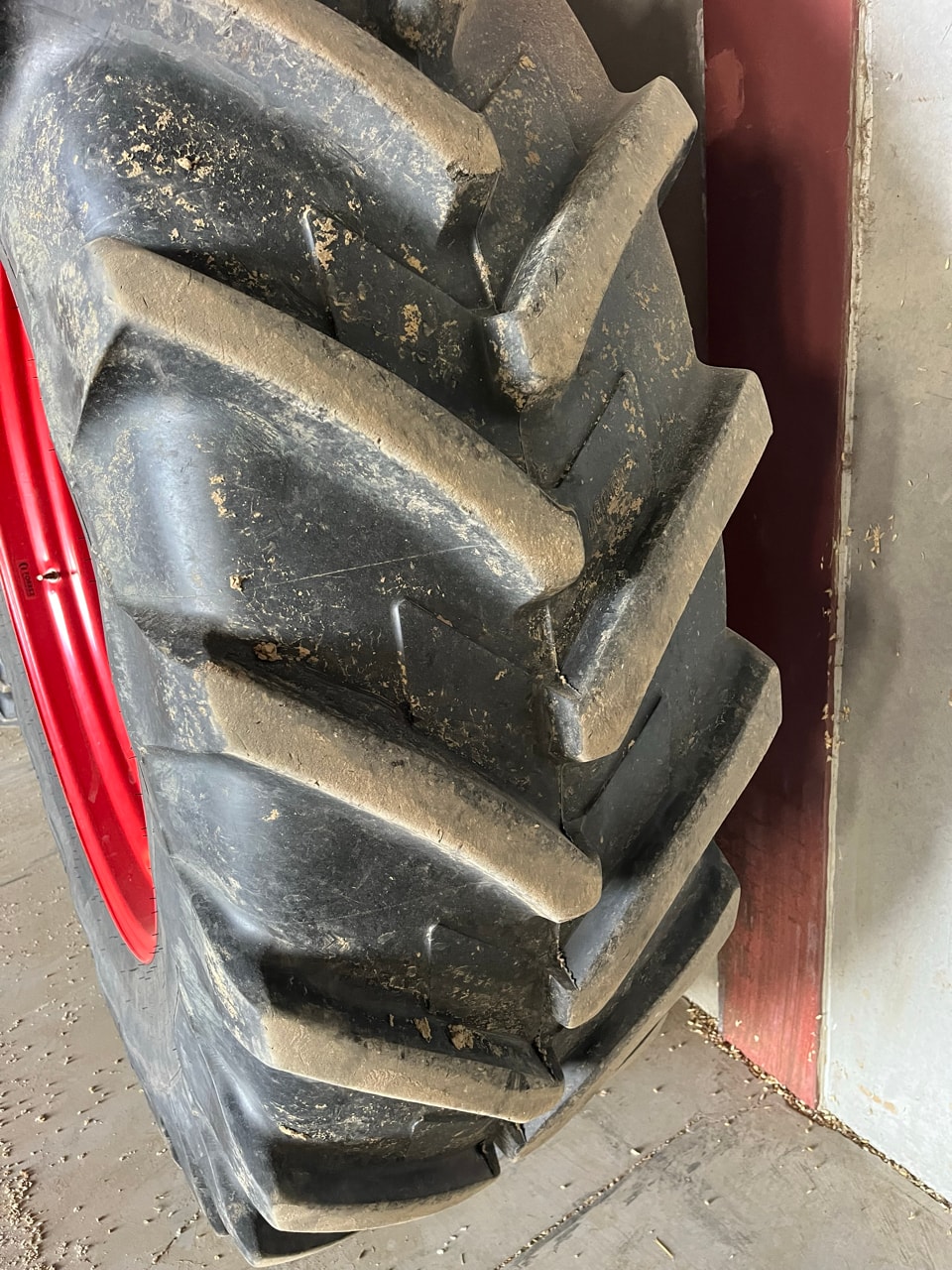 Roues Michelin  520/85R42 et 480/70R30 - photo slide 2