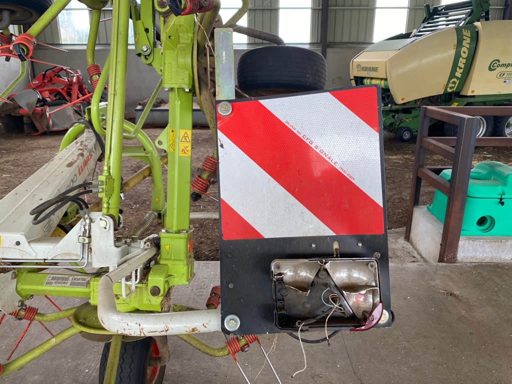Faneuse CLAAS VOLTO 900 - photo slide 9