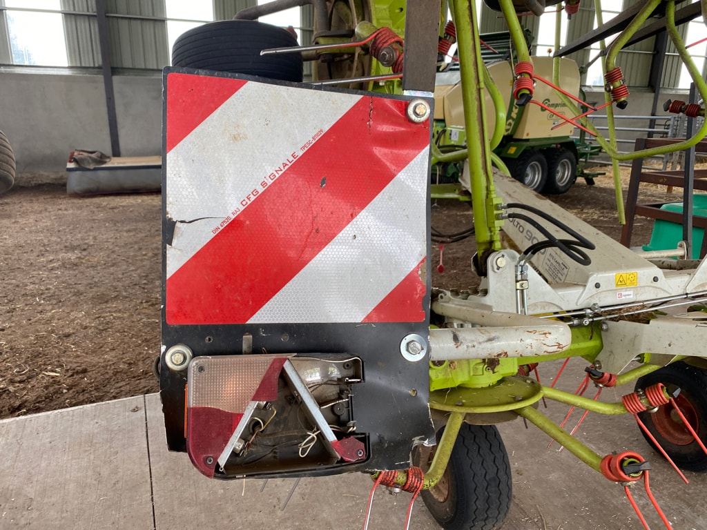 Faneuse CLAAS VOLTO 900 - photo slide 10