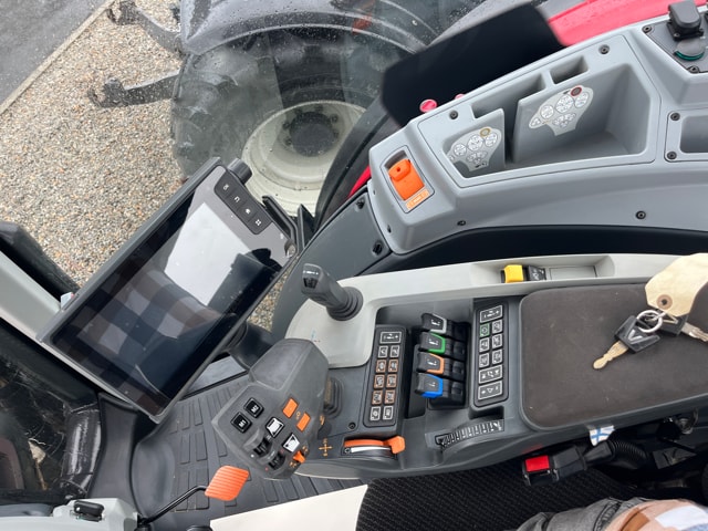 Tracteur chargeur VALTRA N154 D - photo slide 6